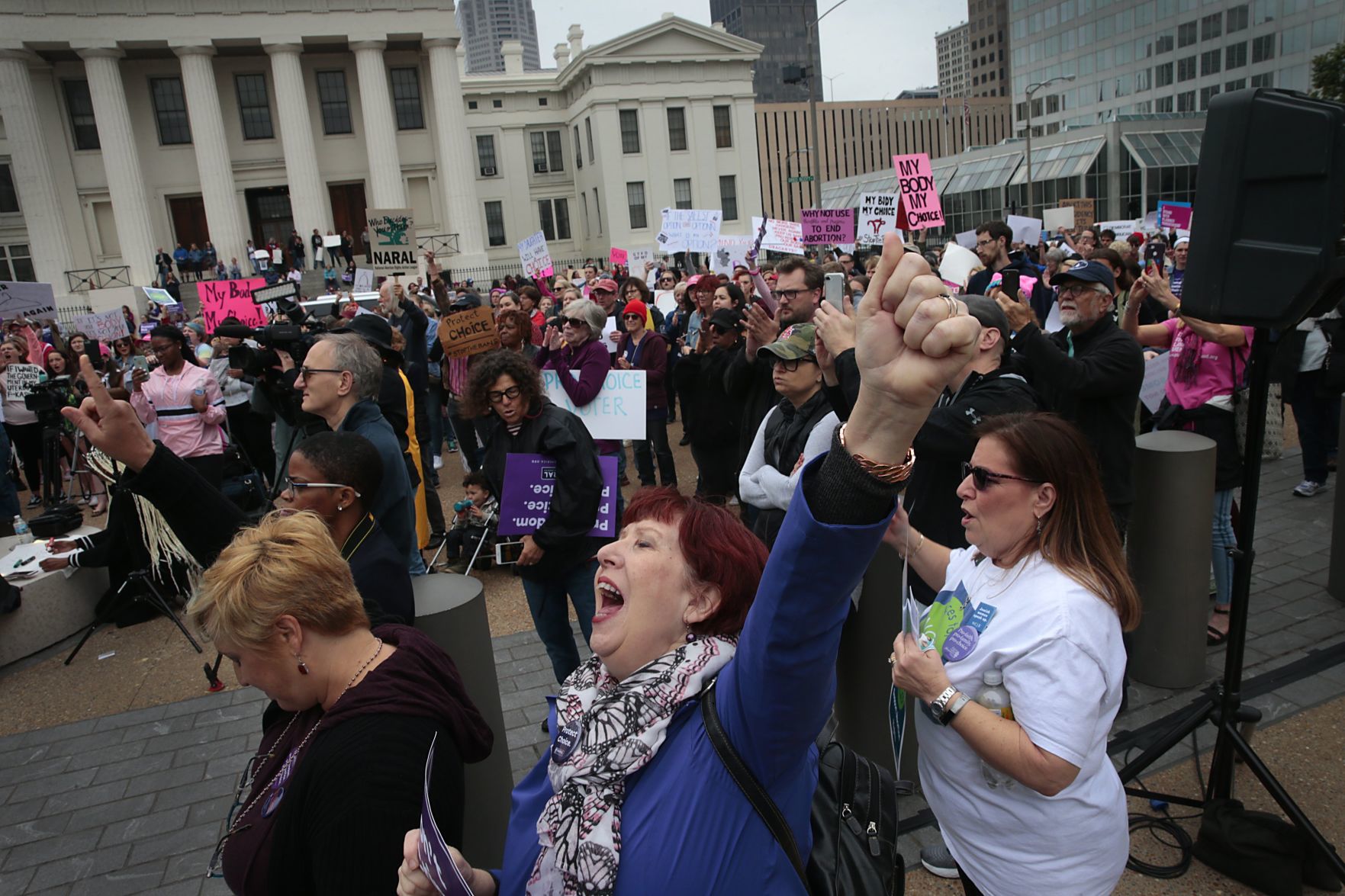 Hundreds rally for abortion rights